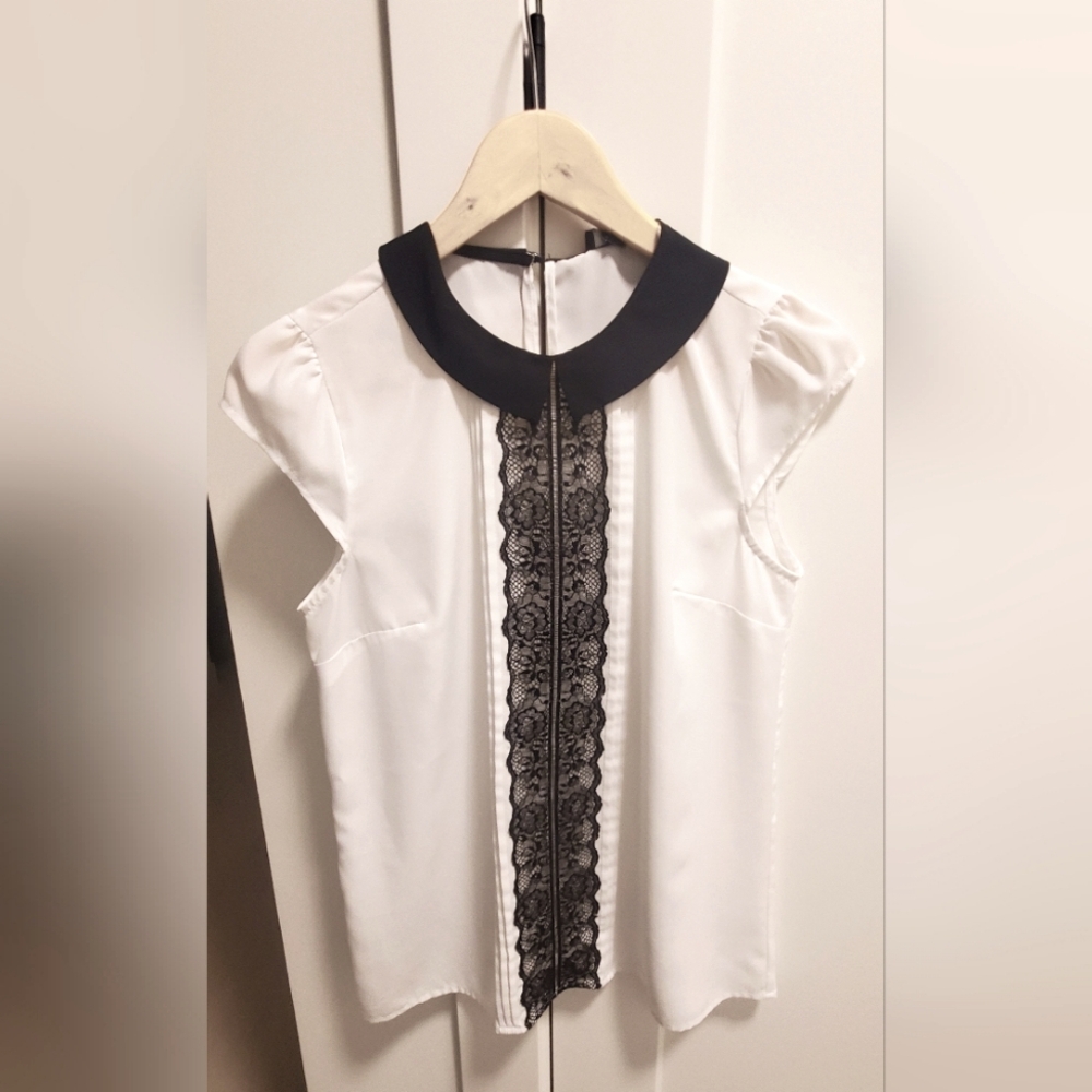 CHIC By JACOB- Dressy Blouse Black & White EUC